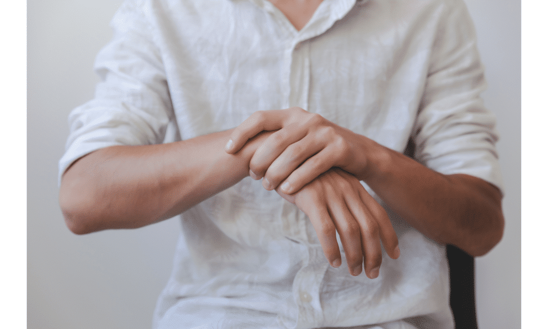 Se réveiller avec des mains engourdies : Causes et traitement